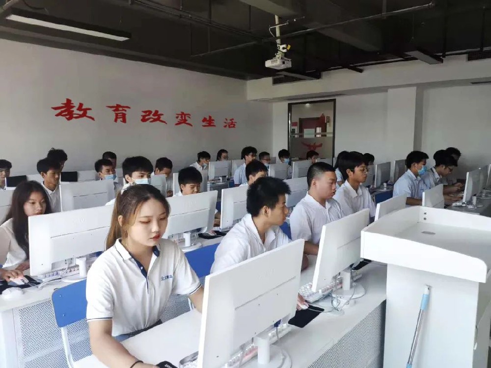 北大青鳥福州校區(qū)的管理如何？